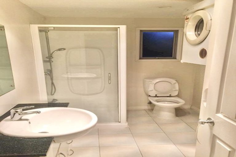 Photo of property in 19 East Coast Road, Milford, Auckland, 0620