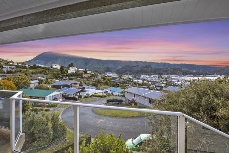 Photo of property in 29 Seaview Crescent, Picton, 7220