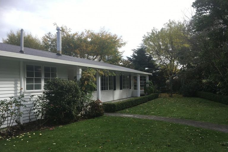 Photo of property in 3 Linmor Place, Terrace End, Palmerston North, 4410