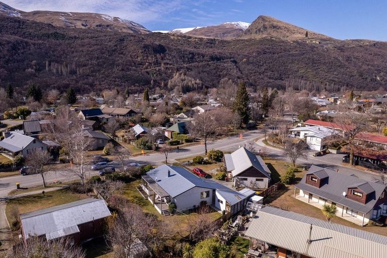 Photo of property in 42 Adamson Drive, Arrowtown, 9302