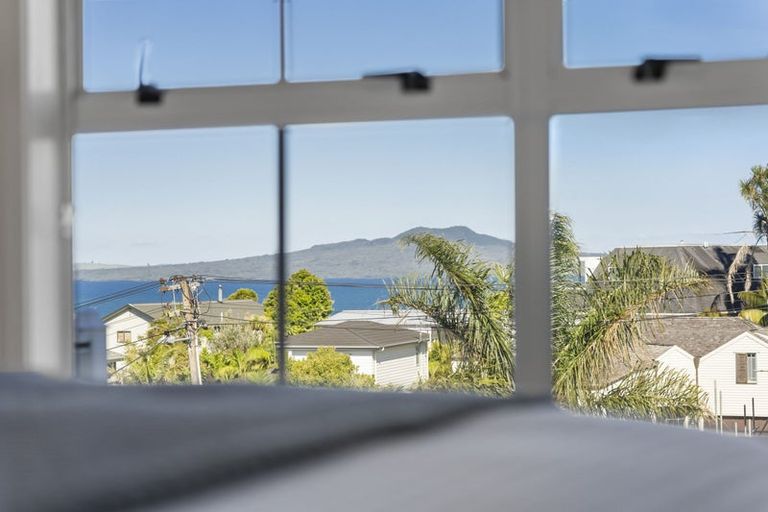 Photo of property in 16 Eastcliffe Road, Castor Bay, Auckland, 0620
