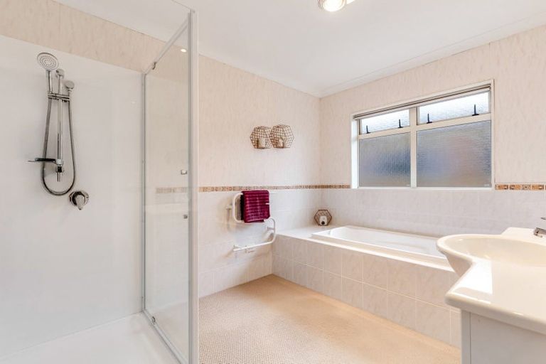 Photo of property in 31 Les Fisher Place, Pukekohe, 2120