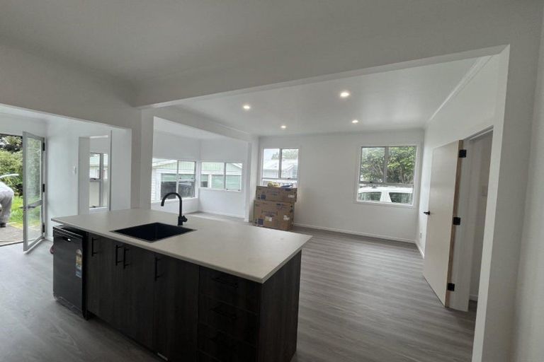 Photo of property in 8 Wallath Road, Westown, New Plymouth, 4310