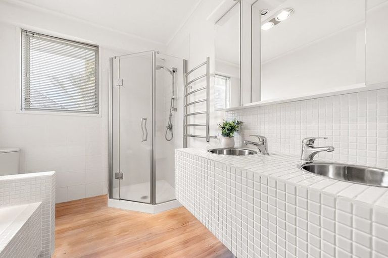 Photo of property in 52b Queens Grove, Hutt Central, Lower Hutt, 5010