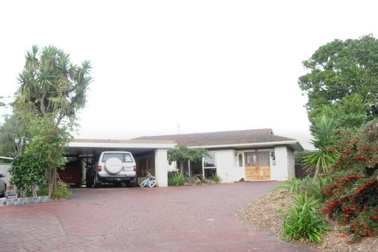 Photo of property in 27 Tupaki Place, Pakuranga Heights, Auckland, 2010