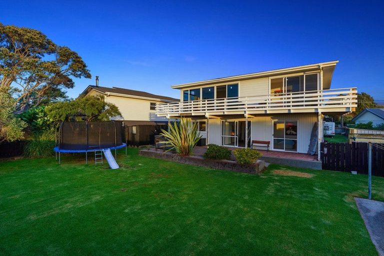 Photo of property in 11 Makora Road, Otaihanga, Paraparaumu, 5036