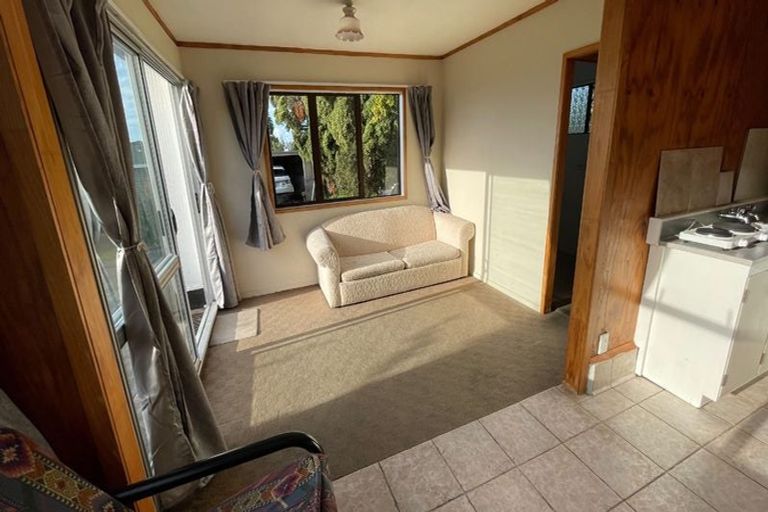 Photo of property in 12 Exmouth Road, Northcote, Auckland, 0627