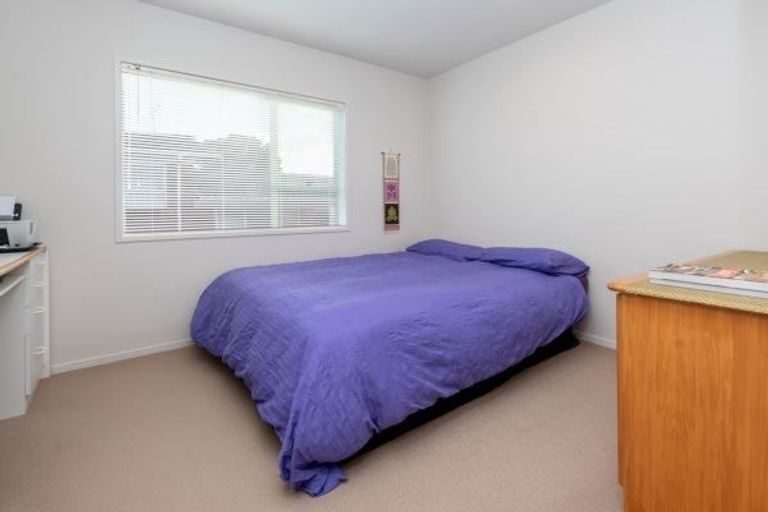 Photo of property in 2/30 Uxbridge Road, Mellons Bay, Auckland, 2014