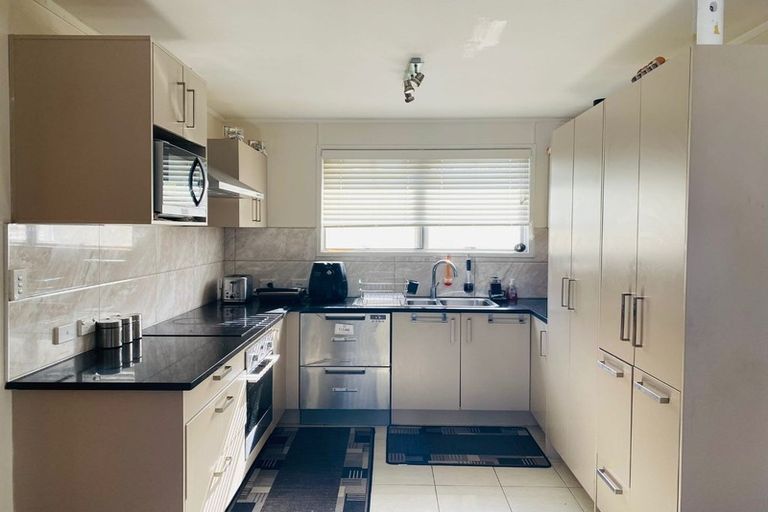 Photo of property in 23b Kelman Road, Kelston, Auckland, 0602