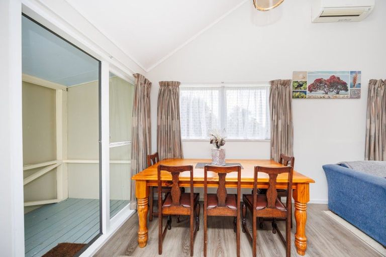 Photo of property in 2 Escort Grove, Awapuni, Palmerston North, 4412