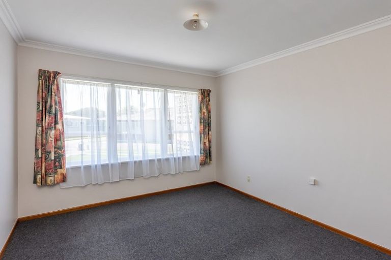 Photo of property in 2 Windsor Place, Levin, 5510