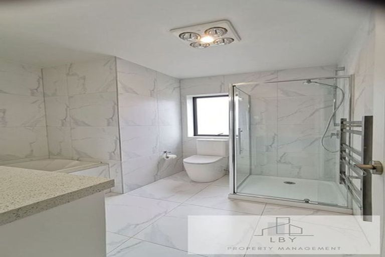 Photo of property in 98 Cardiff Road, Pakuranga, Auckland, 2010