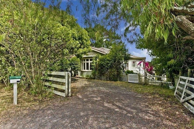 Photo of property in 92 The Avenue, Lucas Heights, Auckland, 0632