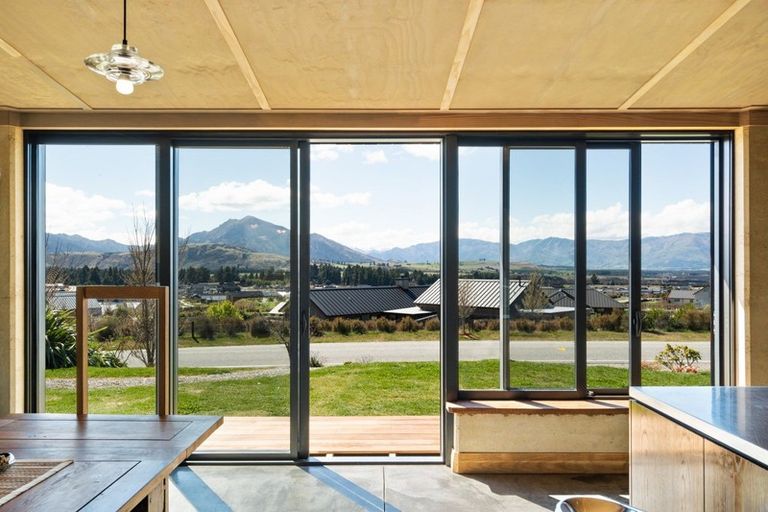 Photo of property in 7 Glenaray Crescent, Wanaka, 9305