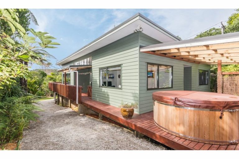 Photo of property in 111 Anawhata Road, Anawhata, New Lynn, 0772