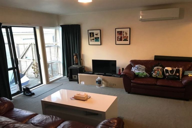 Photo of property in 24 Lyford Crescent, Sunnynook, Auckland, 0620