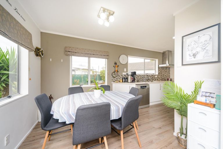 Photo of property in 17 Hilton Grove, Kelvin Grove, Palmerston North, 4414