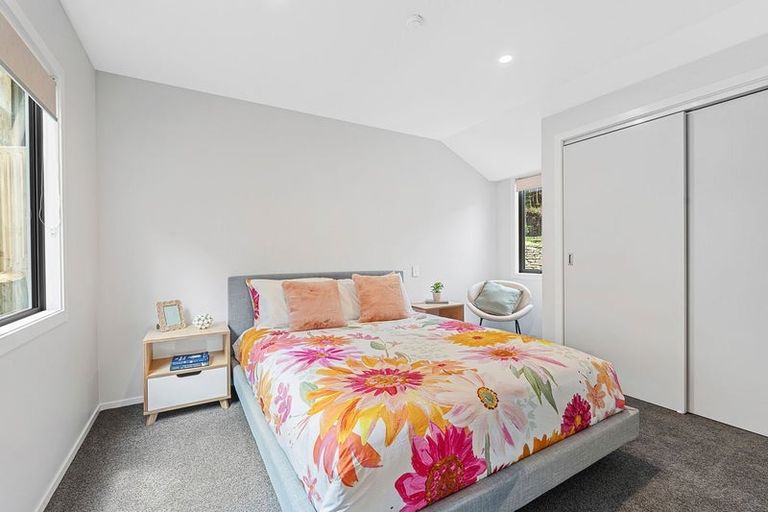 Photo of property in 5 Awanui Street, Merrilands, New Plymouth, 4312