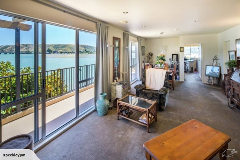 Photo of property in 18c Trevor Terrace, Paremata, Porirua, 5024