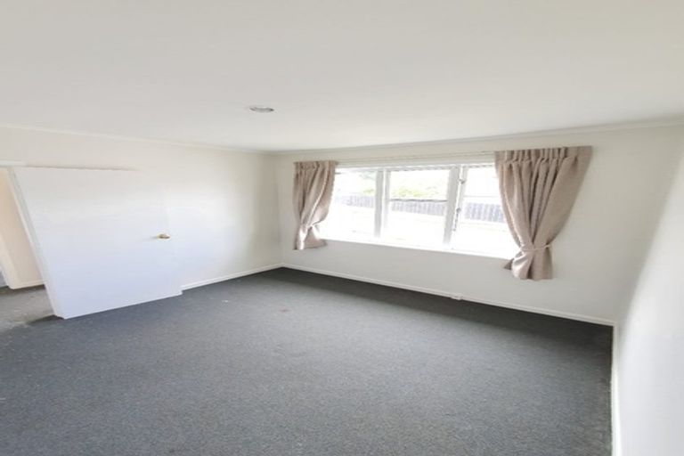 Photo of property in 12 Igloo Place, Red Hill, Papakura, 2110