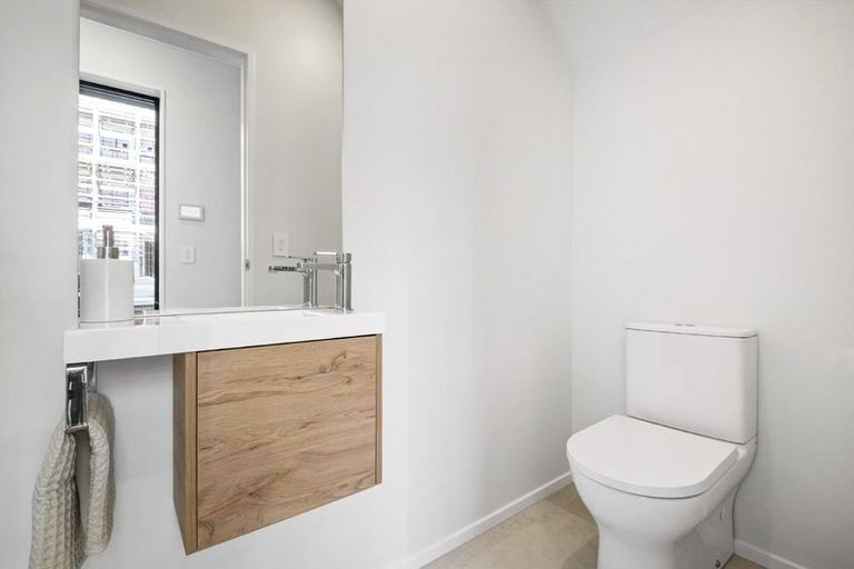Photo of property in 16 Rauawa Lane, Hobsonville, 0616