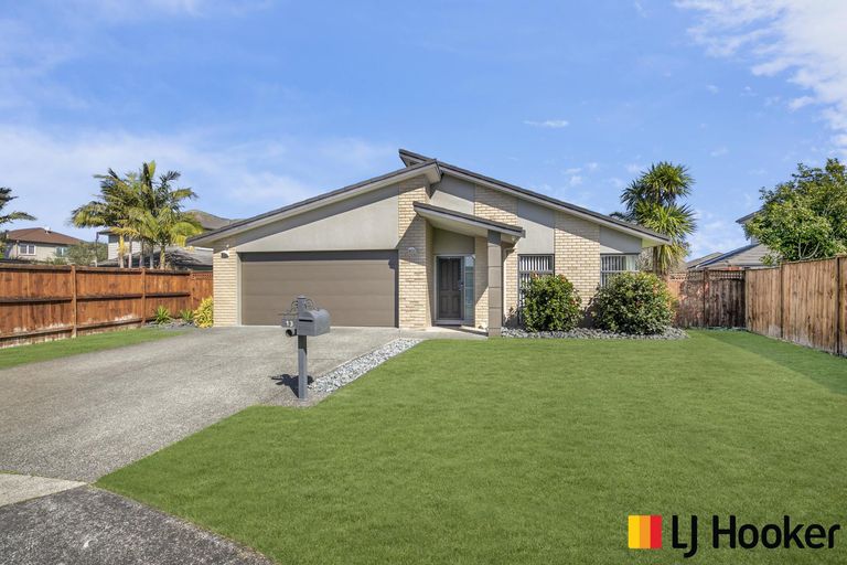 Photo of property in 13 Girvan Terrace, Wattle Downs, Auckland, 2103