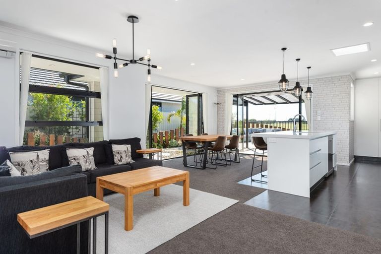 Photo of property in 24 Drabble Crescent, Papamoa Beach, Papamoa, 3118