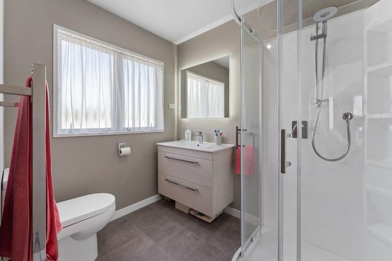 Photo of property in 51 John F Kennedy Drive, Milson, Palmerston North, 4414