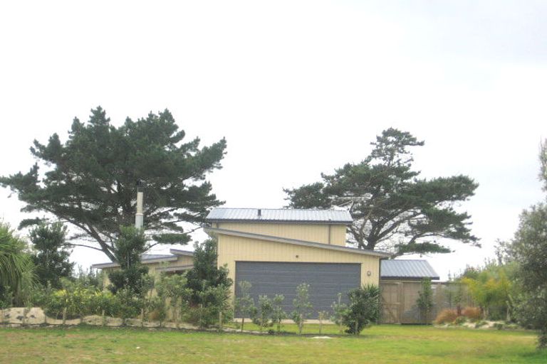 Photo of property in 136 Sands Crescent, Matarangi, Whitianga, 3592