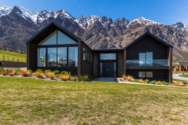 Photo of property in 35 Jacks Point Rise, Jacks Point, Queenstown, 9371