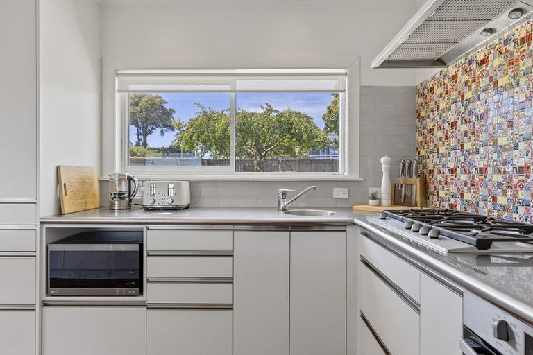 Photo of property in 5 Te Hatepe Avenue, Taupo, 3330