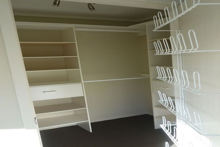 Photo of property in 5 Lisa Rise, Half Moon Bay, Auckland, 2012