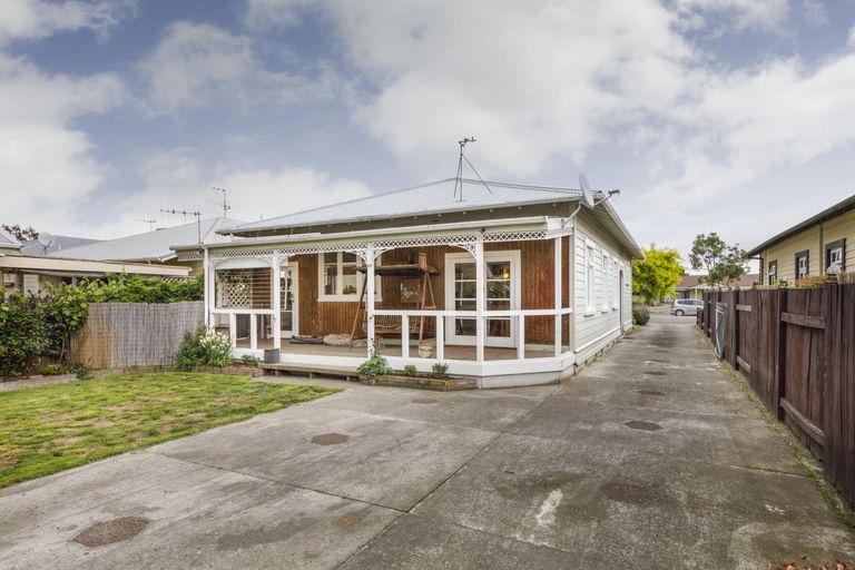 Photo of property in 9 Oxford Street, Hokowhitu, Palmerston North, 4410