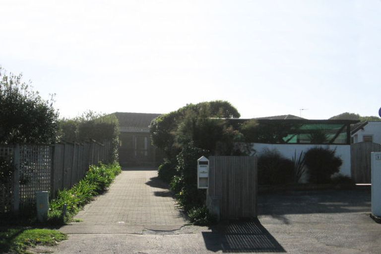 Photo of property in 111 Field Way, Waikanae Beach, Waikanae, 5036
