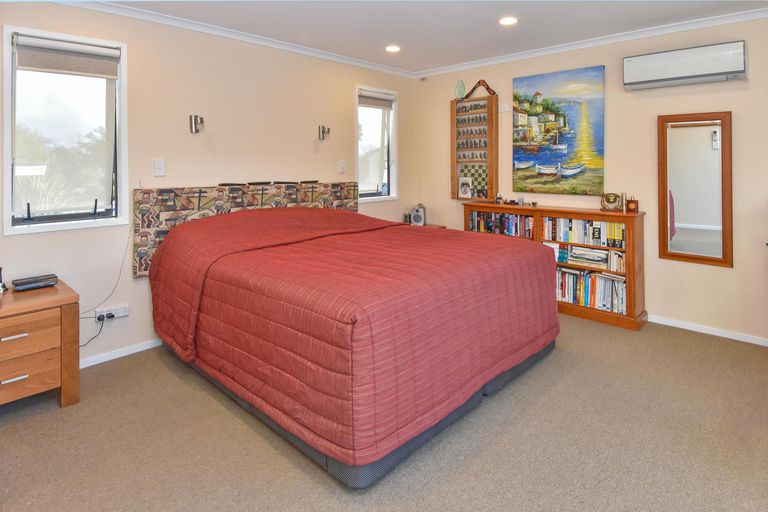 Photo of property in 83 St Annes Crescent, Wattle Downs, Auckland, 2103