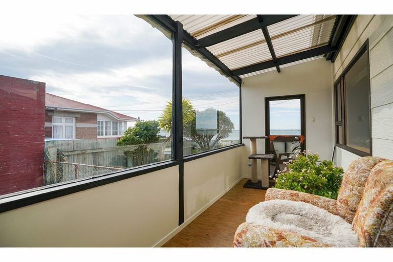 Photo of property in 220 Marine Parade, Bluff, 9814