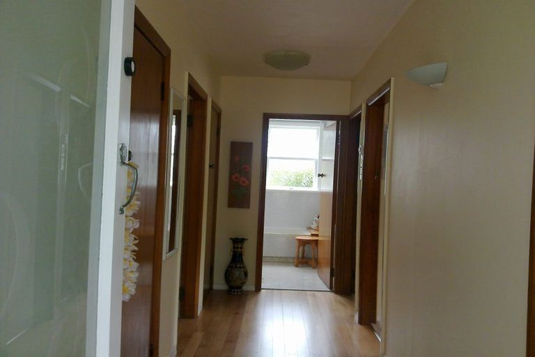 Photo of property in 124 Parkvale Road, Karori, Wellington, 6012