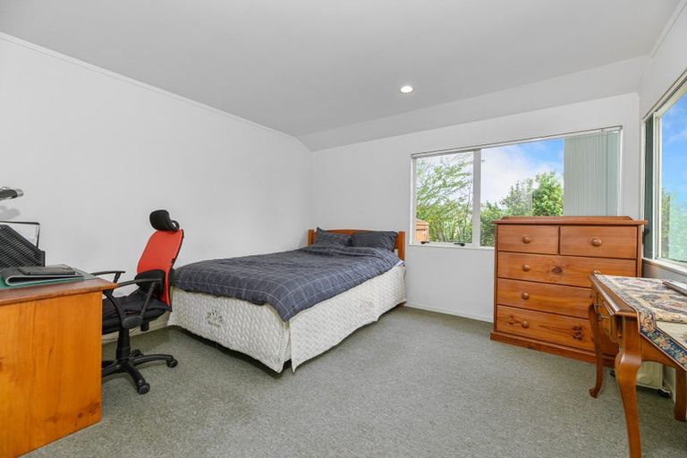 Photo of property in 60 Hewlett Road, Massey, Auckland, 0614