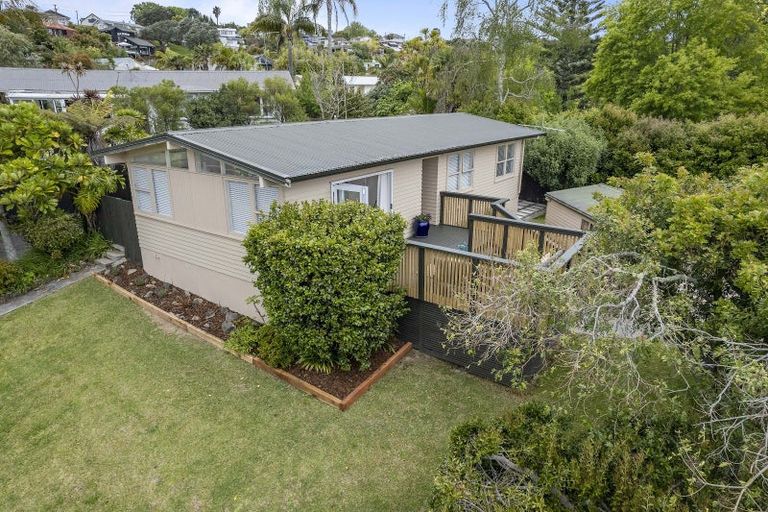 Photo of property in 22 Robbies Road, Shelly Park, Auckland, 2014