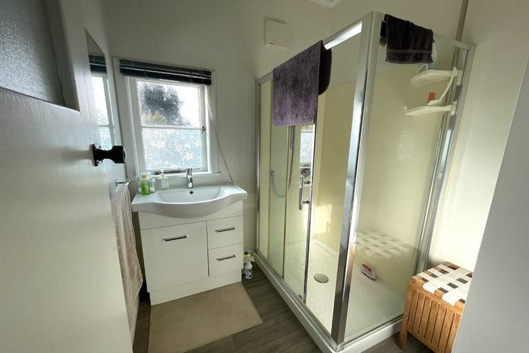 Photo of property in 813 Waitakere Road, Kumeu, 0891