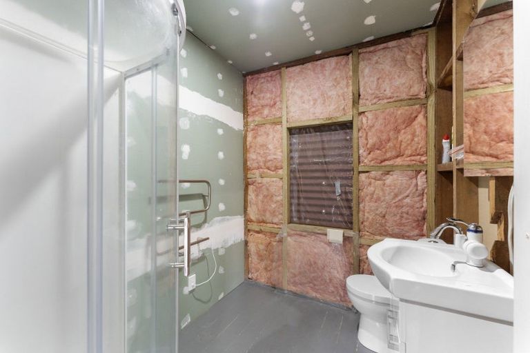 Photo of property in 84 Wyndham Road, Pinehaven, Upper Hutt, 5019