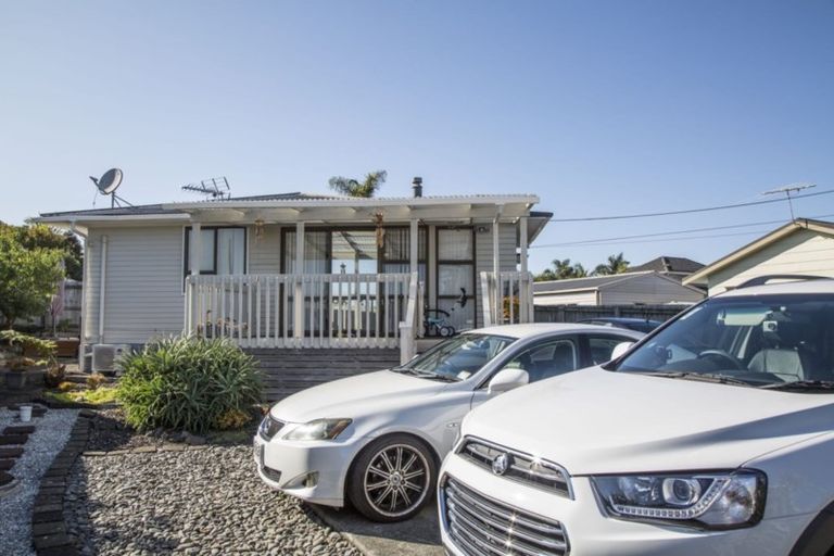 Photo of property in 43 Strid Road, Te Atatu South, Auckland, 0610