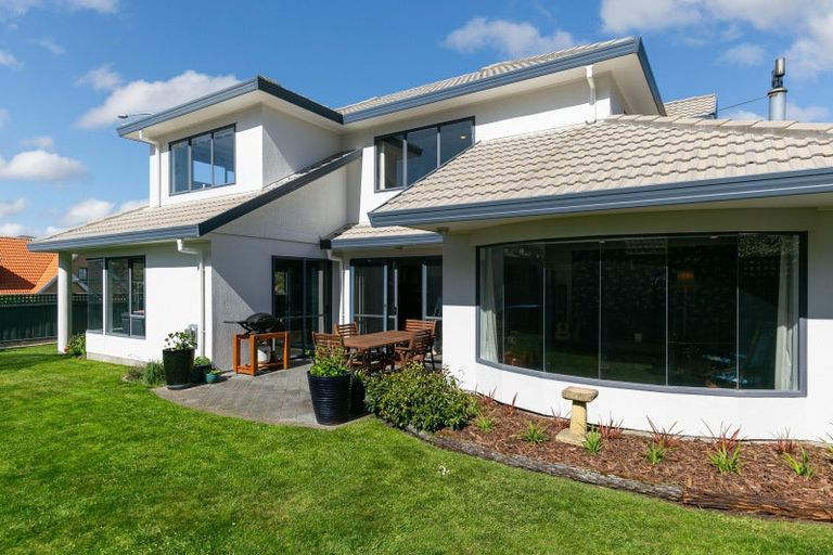 Photo of property in 104 Westchester Drive, Churton Park, Wellington, 6037