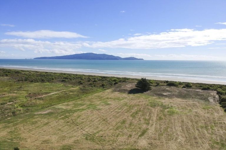 Photo of property in 184 Paetawa Road, Peka Peka, Waikanae, 5391