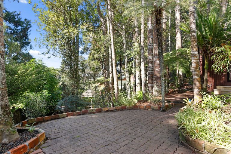 Photo of property in 34 Hollywood Avenue, Titirangi, Auckland, 0604