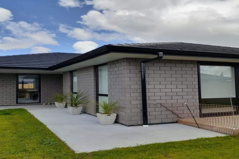 Photo of property in 14 Debenham Drive, Whitianga, 3510