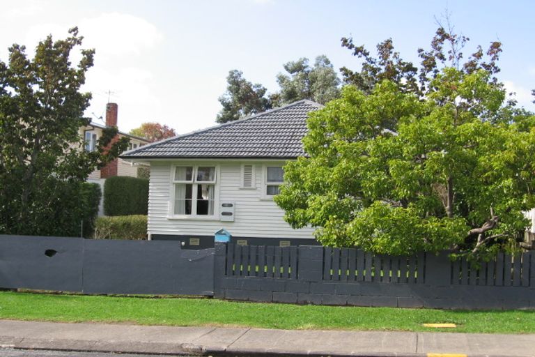 Photo of property in 2/9 Preston Avenue, Henderson, Auckland, 0610
