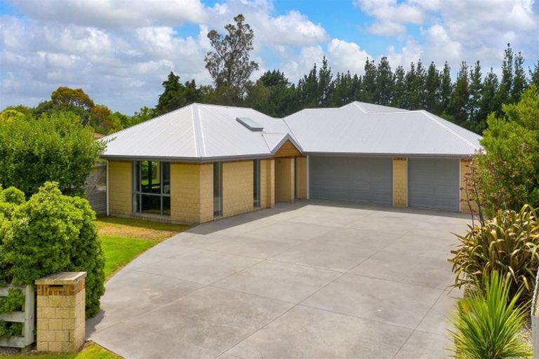 Photo of property in 25 Teviotview Place, Amberley, 7410