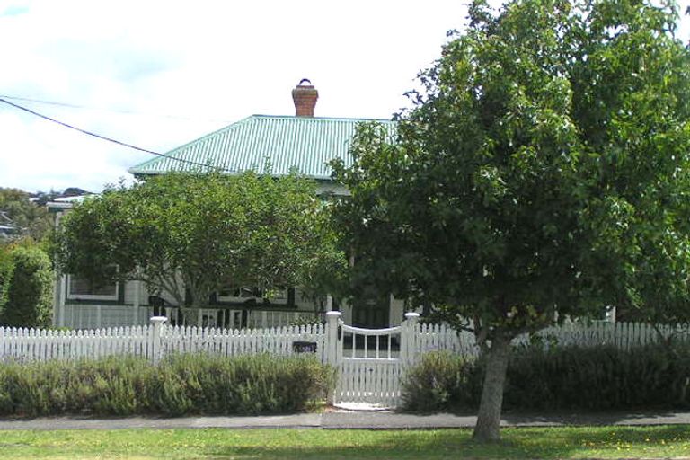 Photo of property in 6 Waimana Avenue, Northcote Point, Auckland, 0627