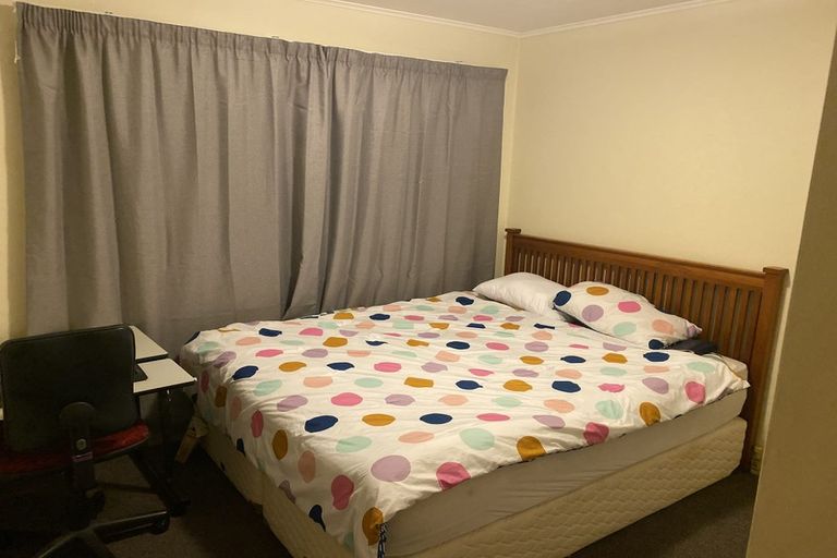 Photo of property in 2/78 Newlands Road, Newlands, Wellington, 6037